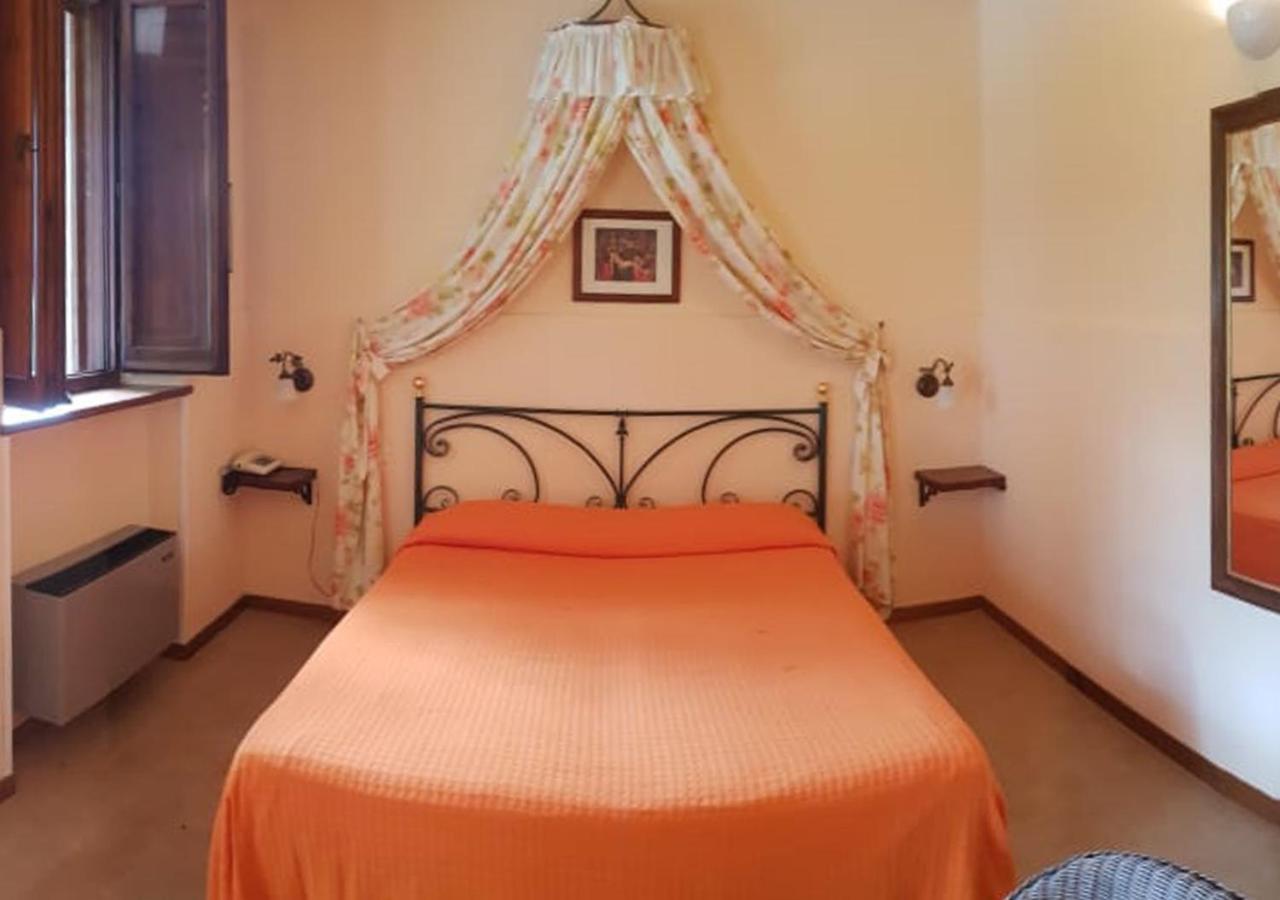 Il Colombaio Agriturismo Montegabbione Exteriör bild